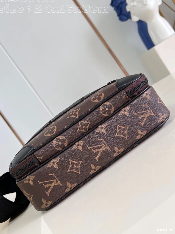 WIS cm Alpha-24*16*8 Nano LOUIS VUITTON 0130